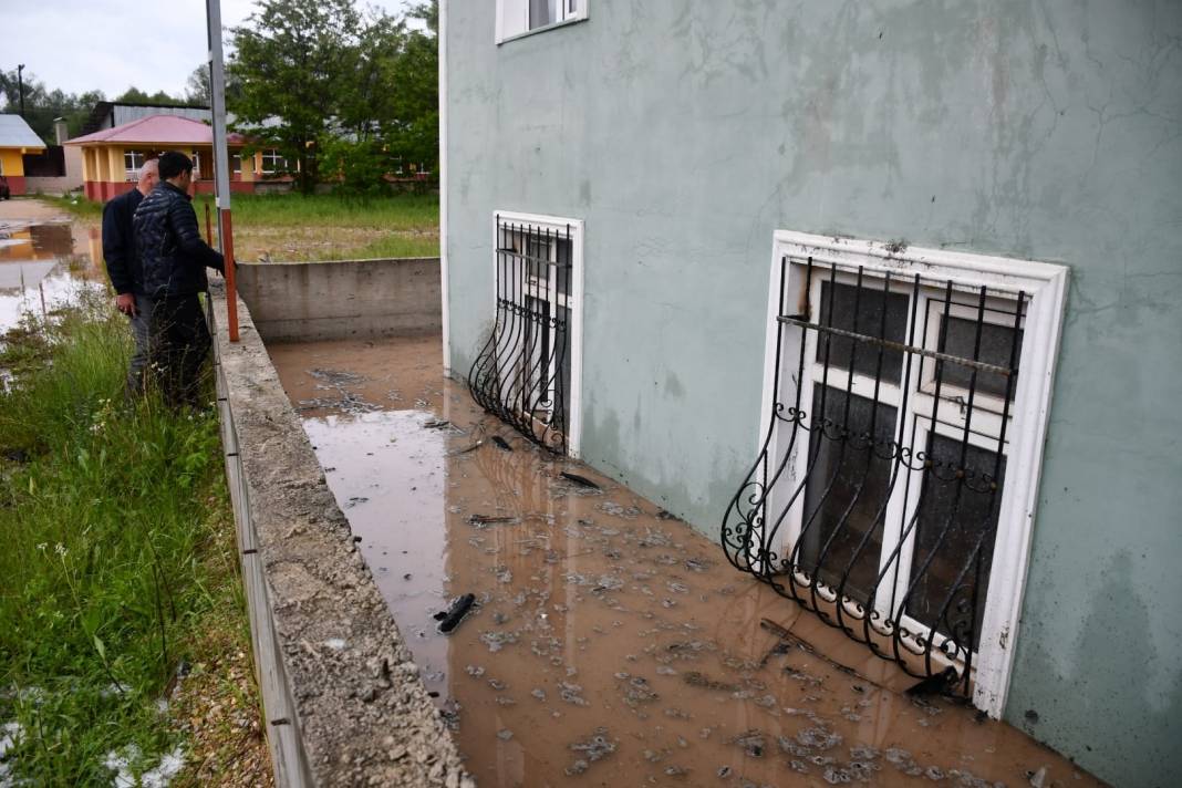 Giresun'u sağanak vurdu: Cadde, köy yolları ve tarım arazileri hasar gördü 12